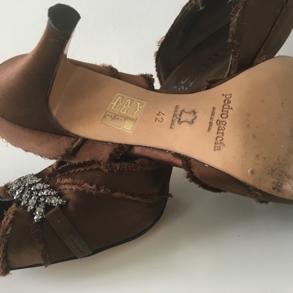PEDRO GARCIA FRAYED SATIN SILK OPEN TOE HEELS W/ VINTAGE BROOCH SZ 42/US 11 - Picture 7 of 8